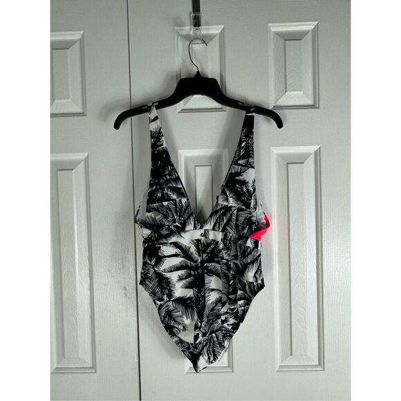 Fabletics One piece Womens Swim Suit Size Small - Picture 3 of 3